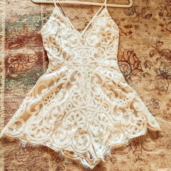 COPY - Tobi white lace romper - Picture 2 of 3
